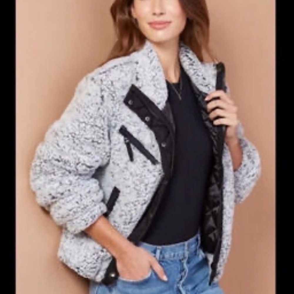 BLANK NYC XS‎ Grey Teddy Sherpa Fleece Jacket Black Accents Zipper Pockets Cozy